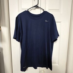 Nike Men's Navy Blue T-Shirt Size Xlarge
